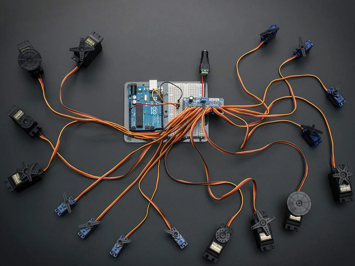 Adafruit 16-kanałowy 12-bitowy sterownik PWM/Servo