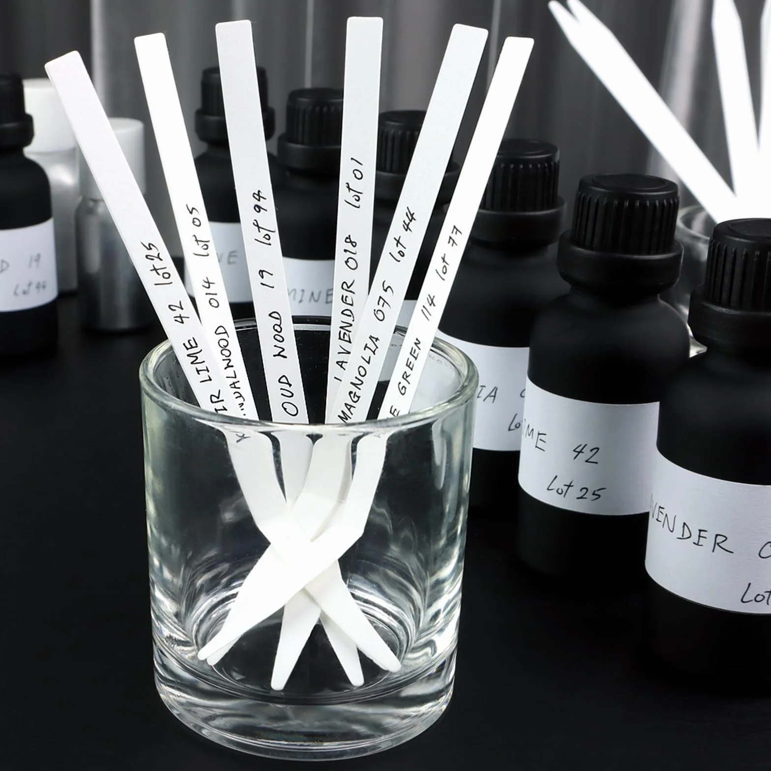 200 sztuk papieru do perfum, paski testowe zapachowe, paski testowe olejków eterycznych, paski testowe zapachowe, do aromaterapii, papier do testowania zapachów do perfum, olejków eterycznych (białe