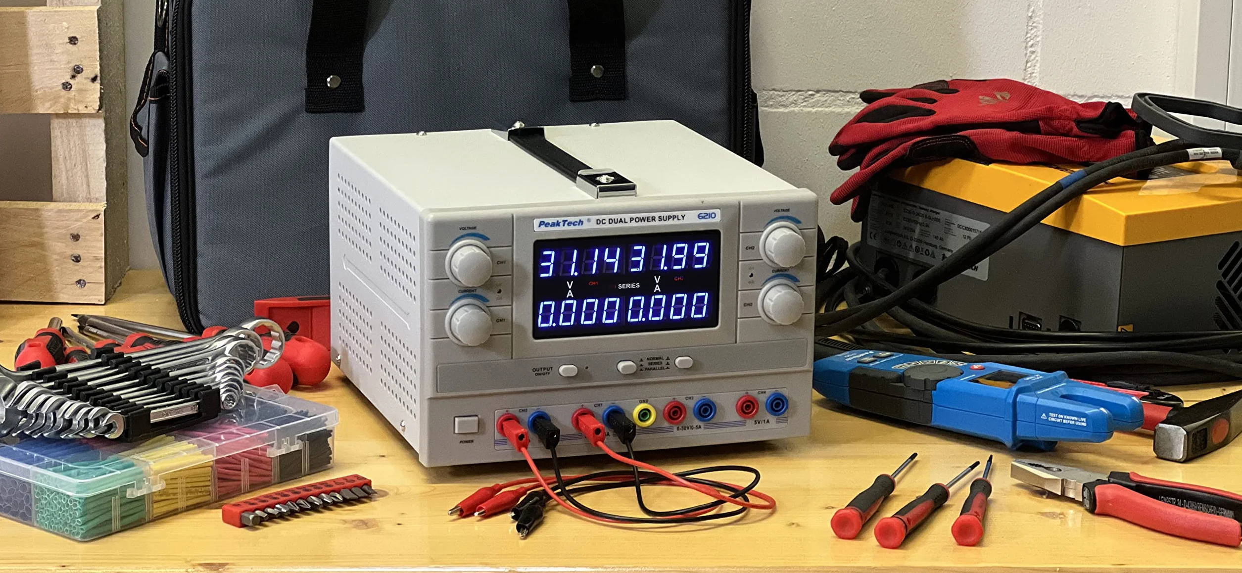 PeakTech P 6210 - Liniowy podwójny zasilacz laboratoryjny ~ 0-30 V / 0-5 A ~ z wyświetlaczem LED