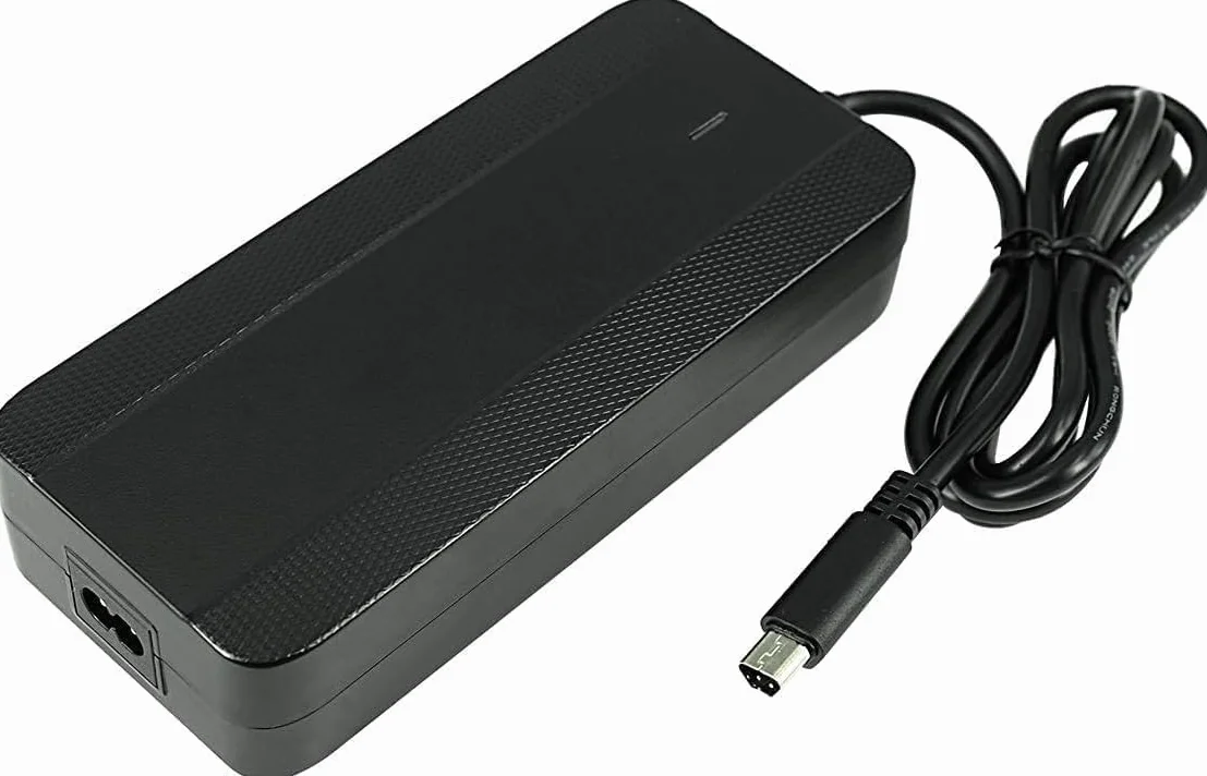 PowerSmart 42V 4A ładowarka 5 pin trapezowy do akumulatorów 36V Phylion NEOMOUV Cronos