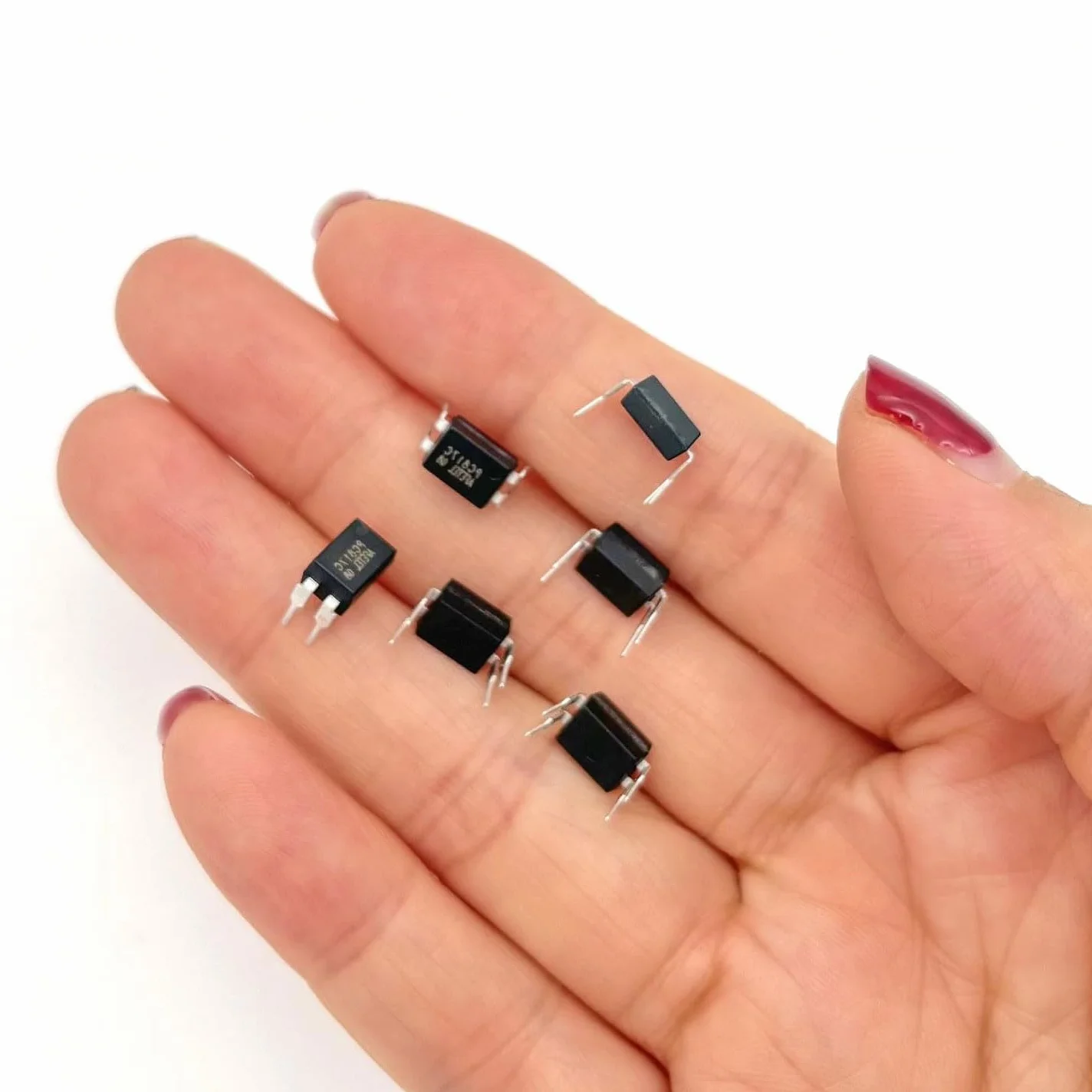 100 szt. PC817C optooptor 2,54 mm DIP 4-pinowy 4-pinowy fotokopler do montażu, piny, do samodzielnego wykonania, DIP-4, odstęp 2,54 mm