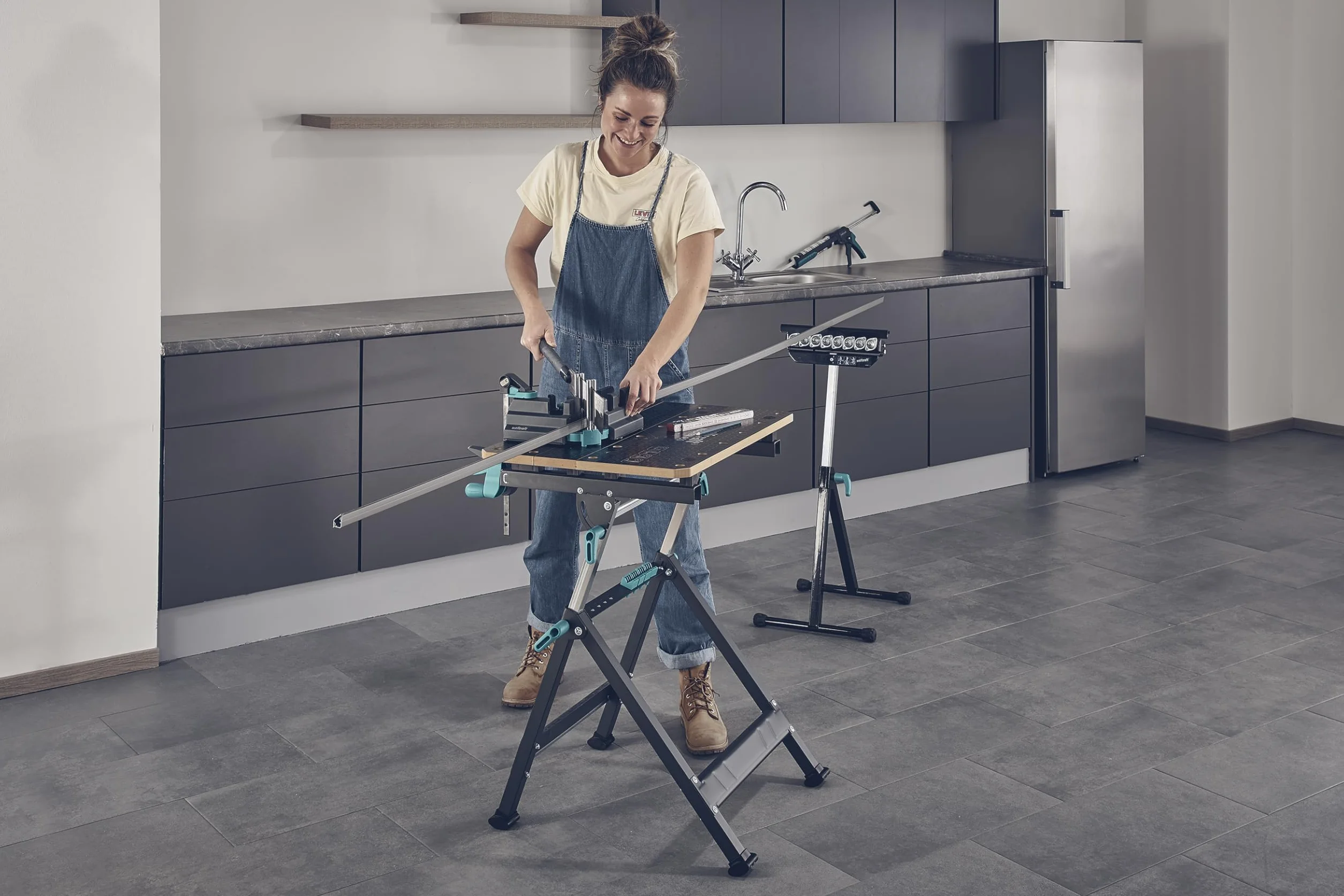 wolfcraft Wielofunkcyjny stojak/podpórka z rolką I 6102300 I Wielofunkcyjny stojak roboczy do podawania i przemieszczania obrabianego materiału