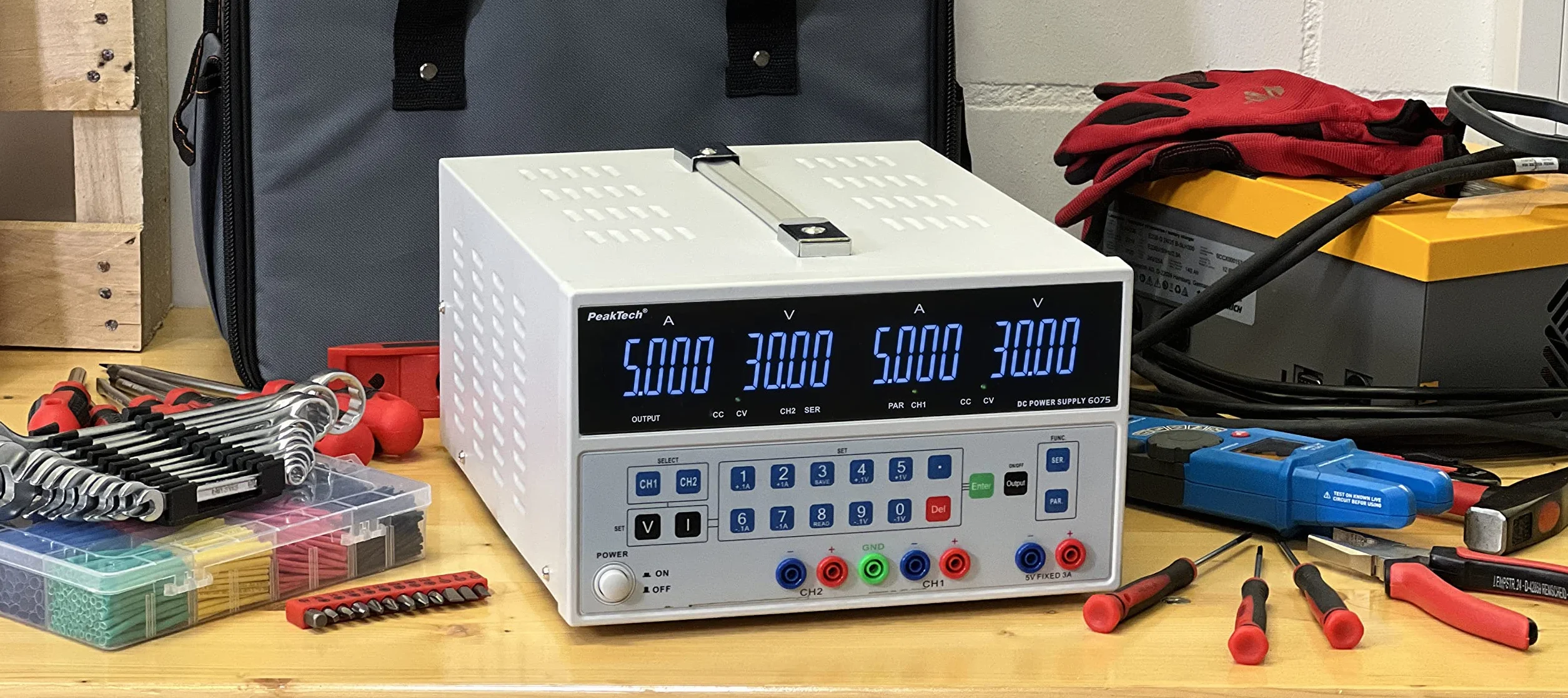 PeakTech P 6075 - Liniowy podwójny zasilacz laboratoryjny ~ 0-30 V / 0-5 A ~ z przyciskiem sterującym
